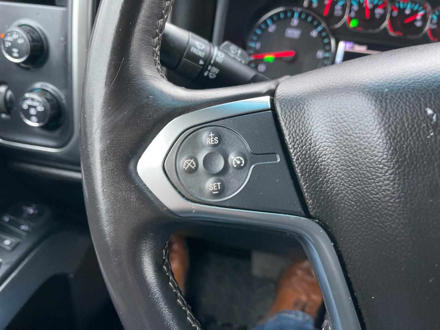 2014 Gray /Black Chevrolet Silverado 1500 LT Crew Cab 4WD (3GCUKREC7EG) with an 5.3L V8 OHV 16V engine, 6-Speed Automatic transmission, located at 11115 Chardon Rd. , Chardon, OH, 44024, (440) 214-9705, 41.580246, -81.241943 - Photo#23